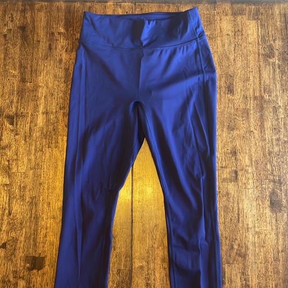 Fabletics High Waisted Legging - Picture 4 of 6